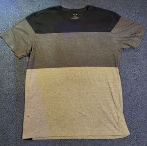 Oakley shirt XL